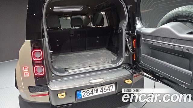 Land Rover Defender (L663) 110 P635 Octa 2025 — фото 19