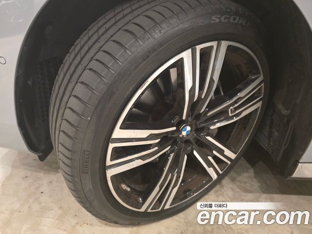 BMW 7 Series (G70) 740i sDrive M Sport 2023 — фото 2