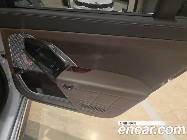 BMW 7 Series (G70) 740i sDrive M Sport 2023 — фото 17