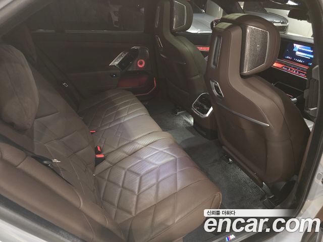 BMW 7 Series (G70) 740i sDrive M Sport 2023 — фото 24