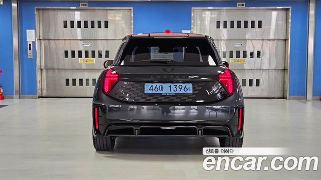 MINI Cooper Electric (IV) JCW 2025 — фото 4