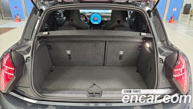 MINI Cooper Electric (IV) JCW 2025 — фото 24