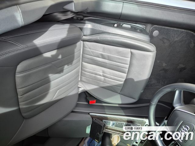 Audi A6 (C8) 45 TFSI Premium 2023 — фото 17