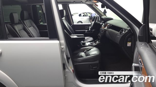 Land Rover Discovery 4 3.0 SDV6 HSE 2016 — фото 10
