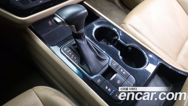 Kia Carnival 9-Seater Prstige 2020 — фото 9