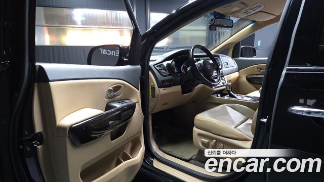 Kia Carnival 9-Seater Prstige 2020 — фото 10