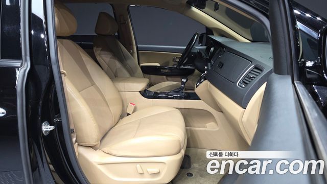 Kia Carnival 9-Seater Prstige 2020 — фото 11