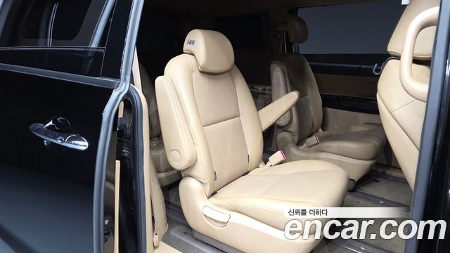 Kia Carnival 9-Seater Prstige 2020 — фото 12