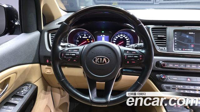 Kia Carnival 9-Seater Prstige 2020 — фото 13