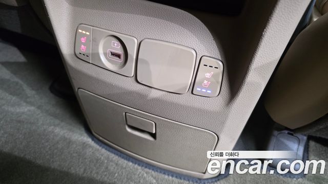Kia Carnival 9-Seater Prstige 2020 — фото 18