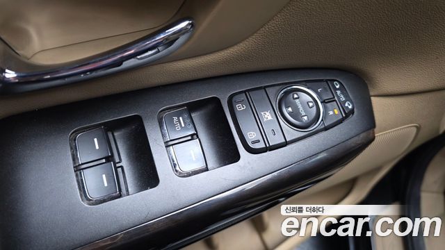 Kia Carnival 9-Seater Prstige 2020 — фото 29
