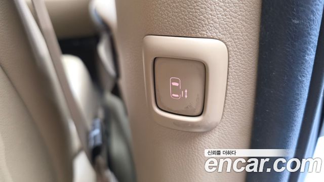 Kia Carnival 9-Seater Prstige 2020 — фото 32