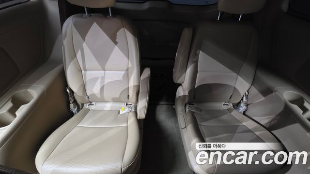 Kia Carnival 9-Seater Prstige 2020 — фото 35