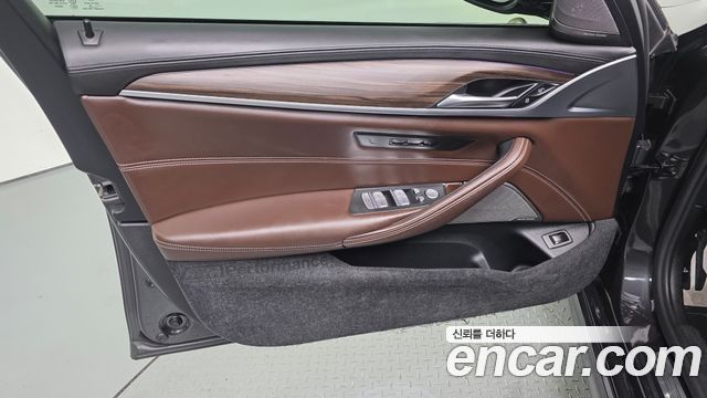 BMW 5 Series (G30) 520i M Sport 2020 — фото 24