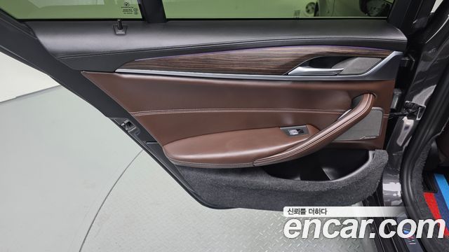 BMW 5 Series (G30) 520i M Sport 2020 — фото 25