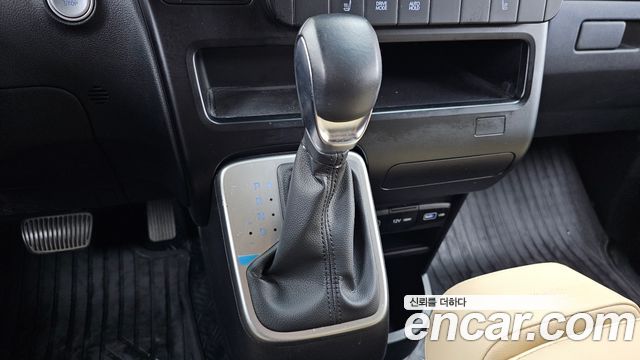Hyundai Staria Cargo 3-Seater Modern 2022 — фото 9