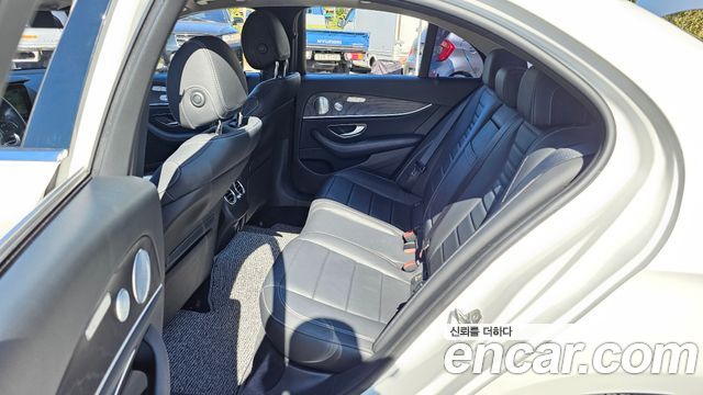 Mercedes-Benz E-Class (W213) E300 4MATIC Avnatgarde 2018 — фото 11
