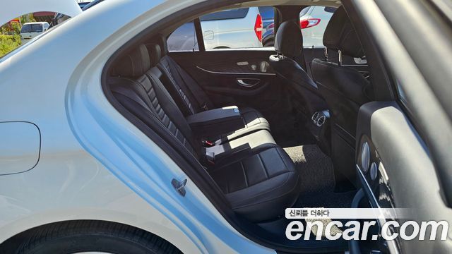 Mercedes-Benz E-Class (W213) E300 4MATIC Avnatgarde 2018 — фото 18