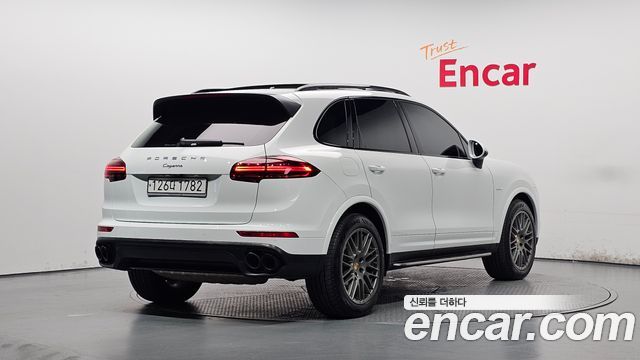 Porsche Cayenne 3.0 Diesel Platium Edition 958 2017 — фото 2