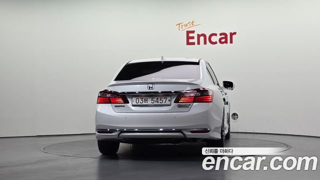 Honda Accord 2.0 Hybrid 9th 2017 — фото 4