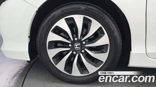 Honda Accord 2.0 Hybrid 9th 2017 — фото 5