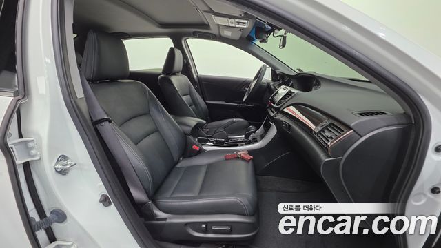 Honda Accord 2.0 Hybrid 9th 2017 — фото 10