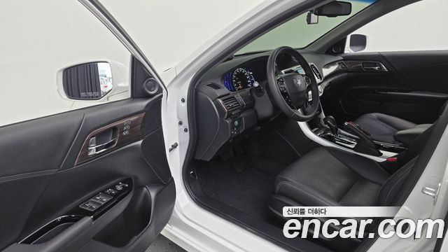 Honda Accord 2.0 Hybrid 9th 2017 — фото 12