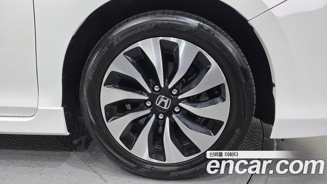 Honda Accord 2.0 Hybrid 9th 2017 — фото 21