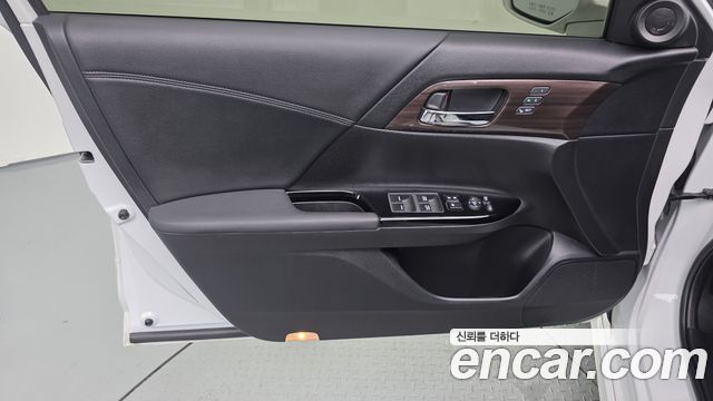 Honda Accord 2.0 Hybrid 9th 2017 — фото 24