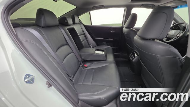 Honda Accord 2.0 Hybrid 9th 2017 — фото 32