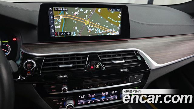 BMW 5 Series (G30) 520d xDrive M Sport Package Plus 2017 — фото 14