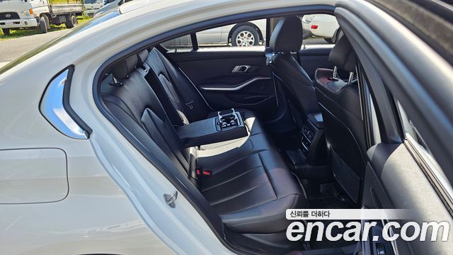 BMW 3 Series (G20) 320i 2021 — фото 17