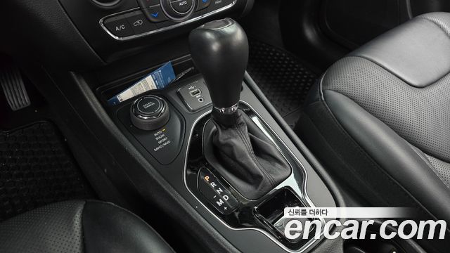 Jeep Cherokee (KL) 2.4 Limited AWD 2022 — фото 9