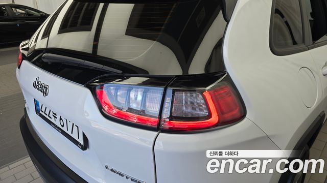 Jeep Cherokee (KL) 2.4 Limited AWD 2022 — фото 23