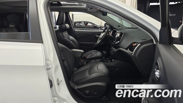 Jeep Cherokee (KL) 2.4 Limited AWD 2022 — фото 26