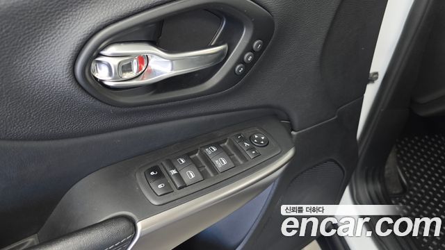 Jeep Cherokee (KL) 2.4 Limited AWD 2022 — фото 28