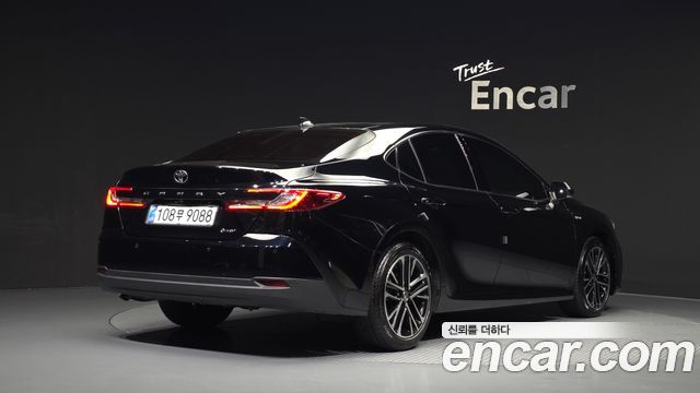 Toyota Camry (XV80) 2.5 XLE Hybrid 2025 — фото 2