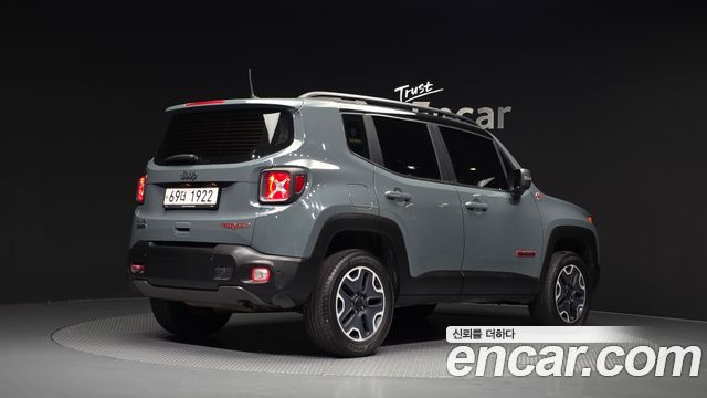 Jeep Renegade 2.0 Diesel Tailhawk AWD 2018 — фото 2
