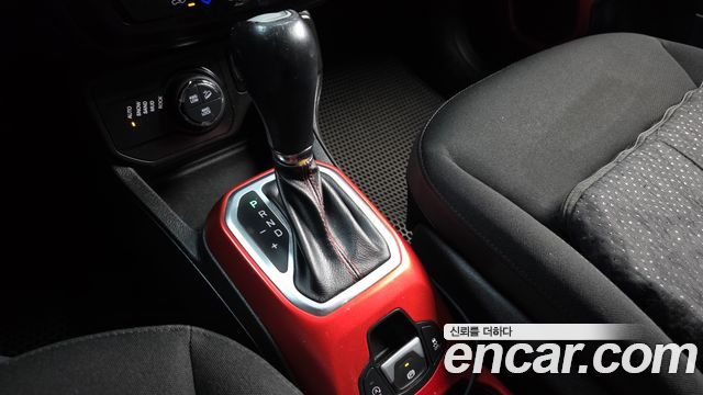 Jeep Renegade 2.0 Diesel Tailhawk AWD 2018 — фото 9