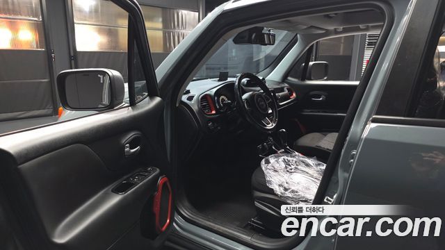 Jeep Renegade 2.0 Diesel Tailhawk AWD 2018 — фото 10