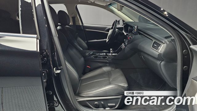 Genesis G70 Shooting Brake Gasoline 2.0T 2WD 2023 — фото 11