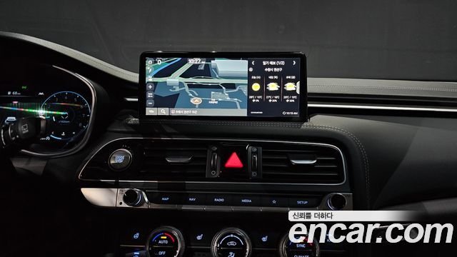 Genesis G70 Shooting Brake Gasoline 2.0T 2WD 2023 — фото 14