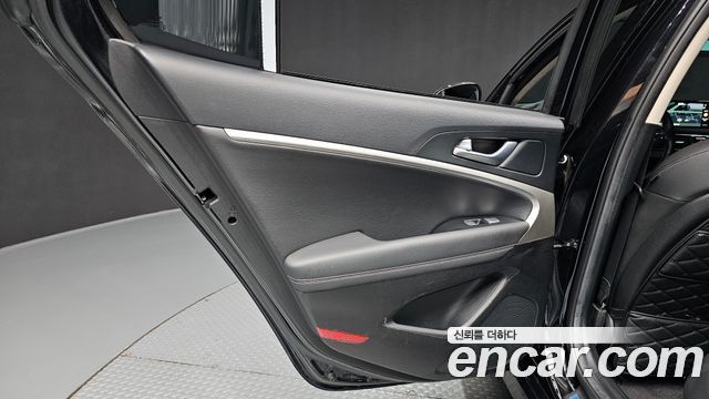 Genesis G70 Shooting Brake Gasoline 2.0T 2WD 2023 — фото 25