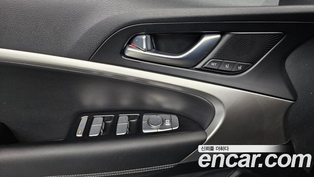 Genesis G70 Shooting Brake Gasoline 2.0T 2WD 2023 — фото 30