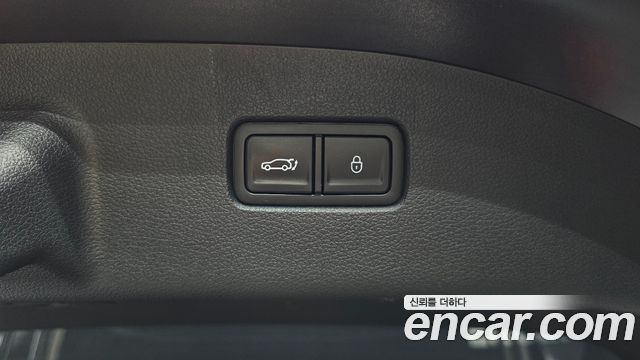 Genesis G70 Shooting Brake Gasoline 2.0T 2WD 2023 — фото 32