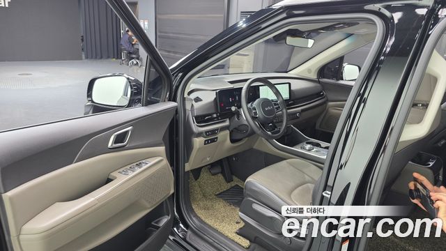 Kia Carnival (IV) Gasoline 5 Seater Wheelchair lift 2024 — фото 10