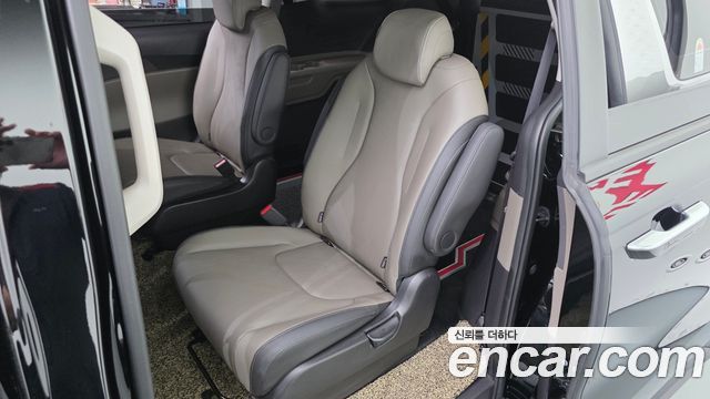 Kia Carnival (IV) Gasoline 5 Seater Wheelchair lift 2024 — фото 11