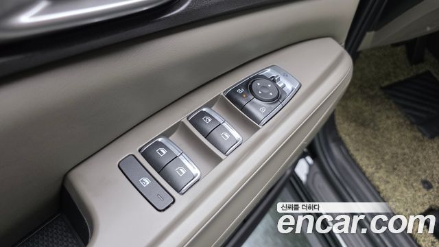 Kia Carnival (IV) Gasoline 5 Seater Wheelchair lift 2024 — фото 13