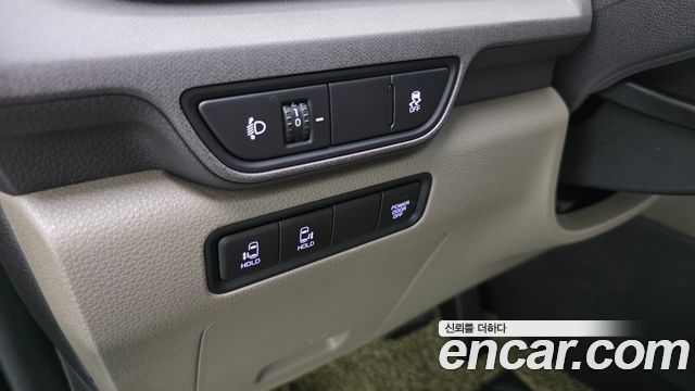 Kia Carnival (IV) Gasoline 5 Seater Wheelchair lift 2024 — фото 14