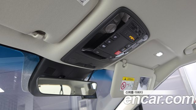 Kia Carnival (IV) Gasoline 5 Seater Wheelchair lift 2024 — фото 17